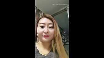 熟女のアジアン熟女が自家製ビデオに登場!