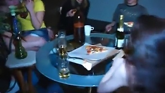 아마추어 십대가 처음으로 하드코어 섹스를 맛본다